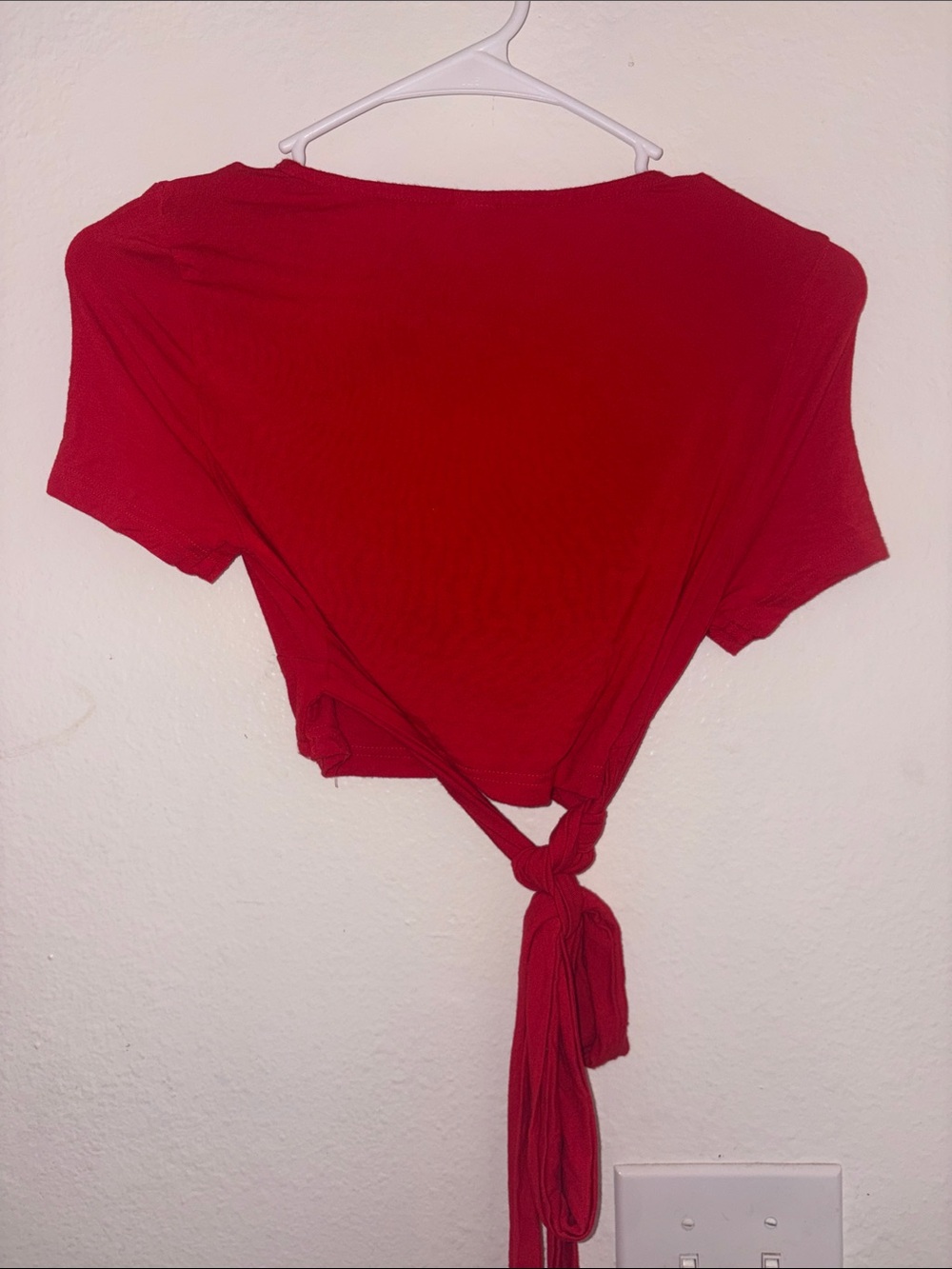 Red ruched Crop top- Tie back - Picture 3 of 3